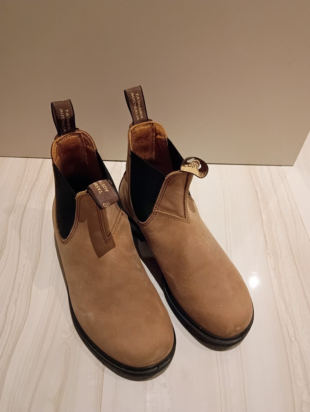 Almost New Blundstone UK 6 Stone/Taupe